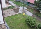 Der Regen hinterließ riesige Lacken (Pfützen)